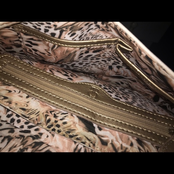 Cream color JLO wallet bag - Picture 2 of 4